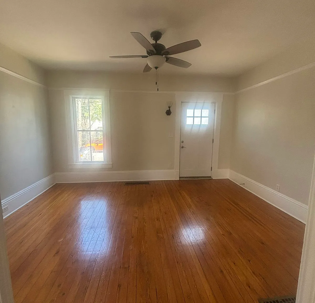 1418 Winchester Avenue — Photo 3