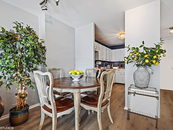 3rd image of 2020 N Lincoln Park W APT 7K