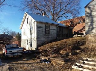 53 Main St, Waterville, IA 52170