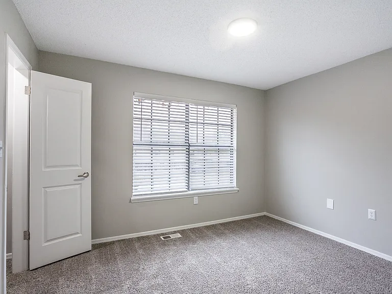 2765-1 N Valencia Ave — Photo 13