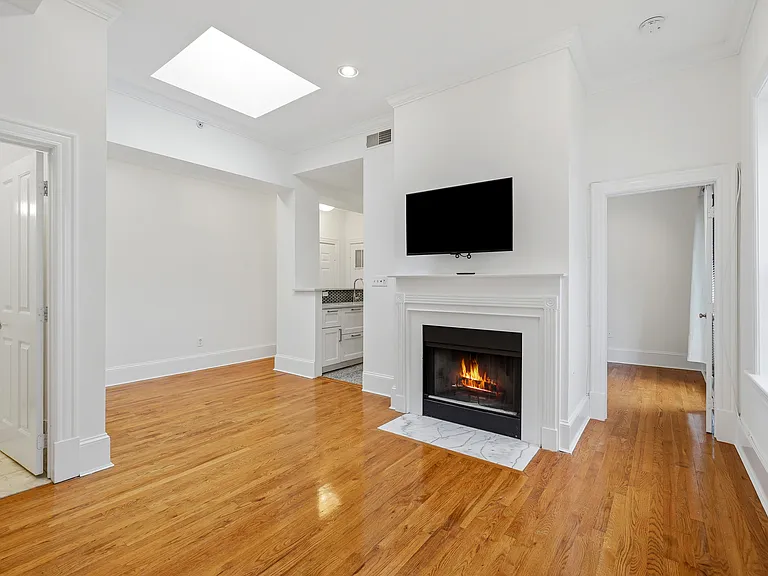 1807 California St NW #305 — Photo 4