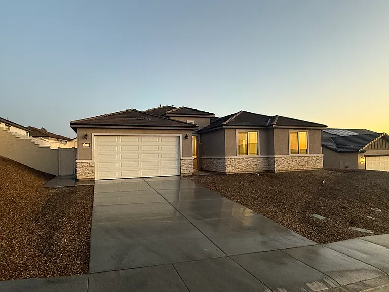 4212 Larchwood Ln — Photo 2