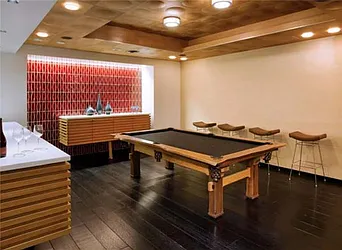 Rented by R New York