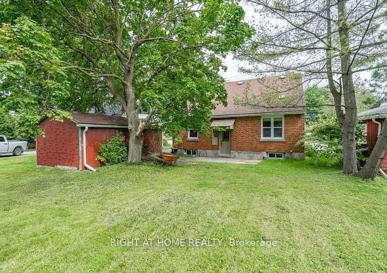 577 Weber St E — Photo 10