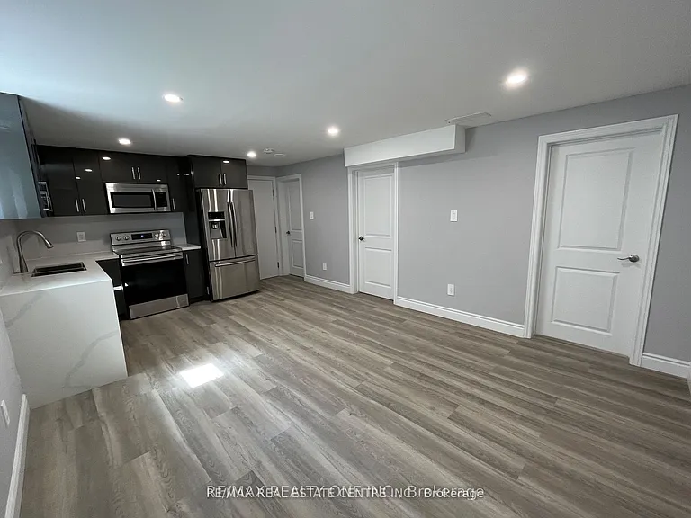 1573 Horseshoe Cres #LOWER — Photo 6