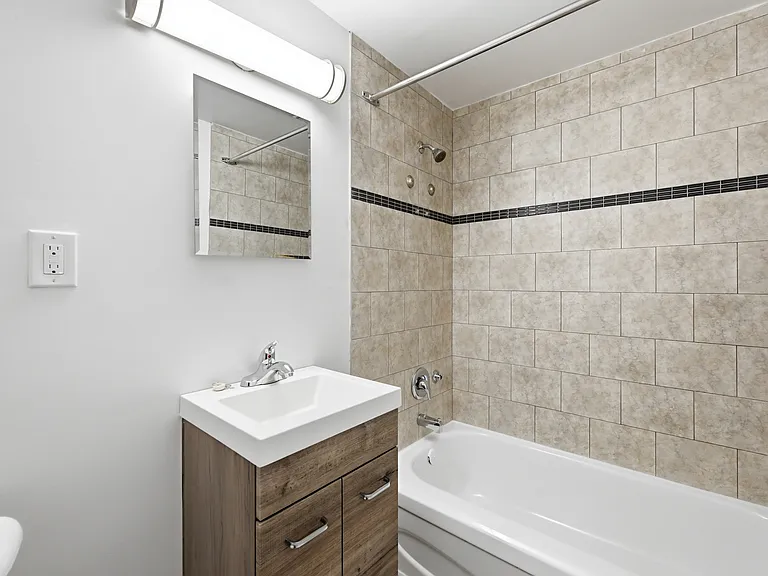 115 Main St E — Photo 16