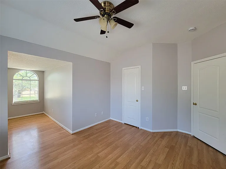 9410 Barretts Glen Ct — Photo 36