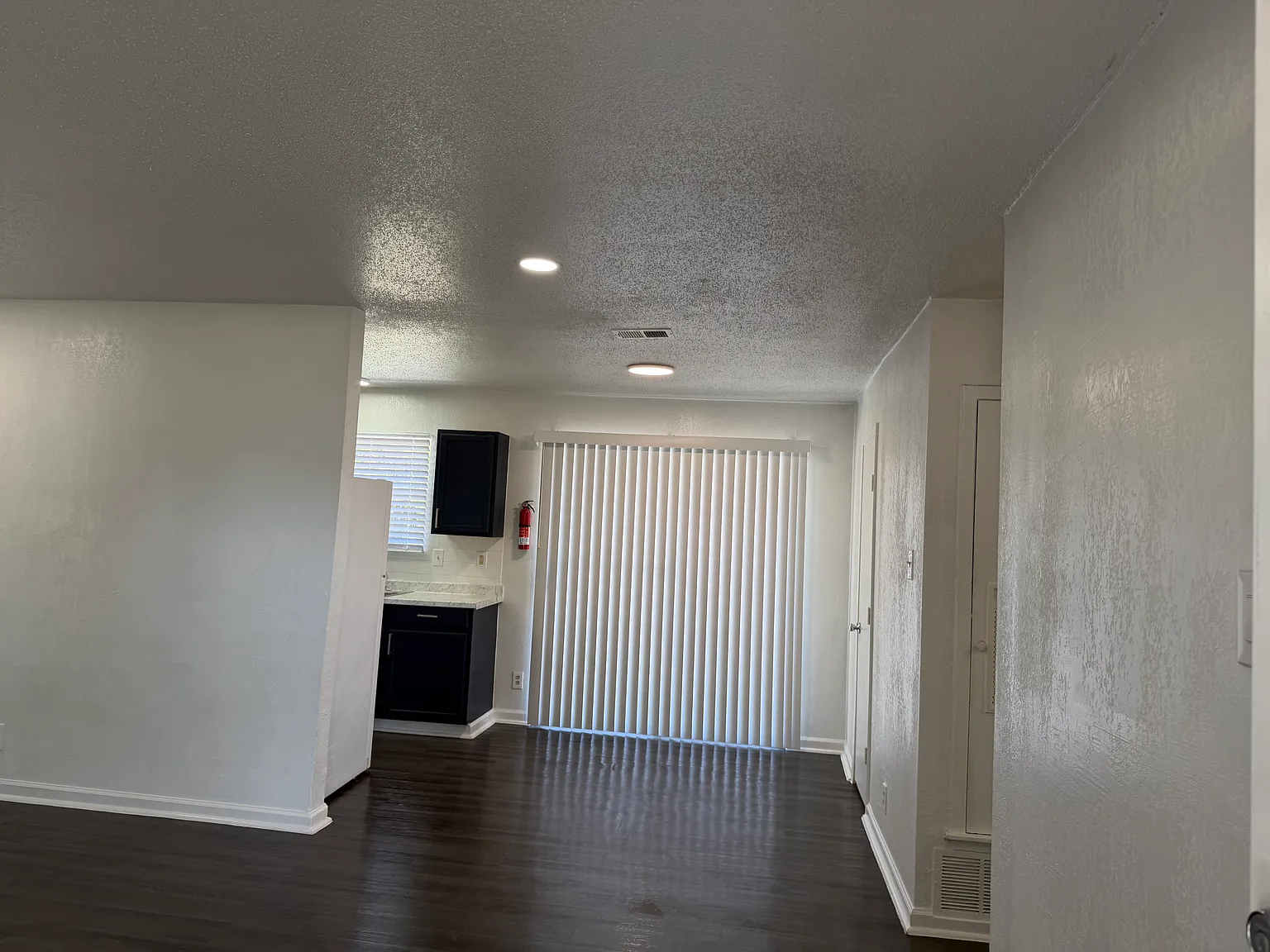 3 bed, 946 sqft, $1,500 — Photo 3