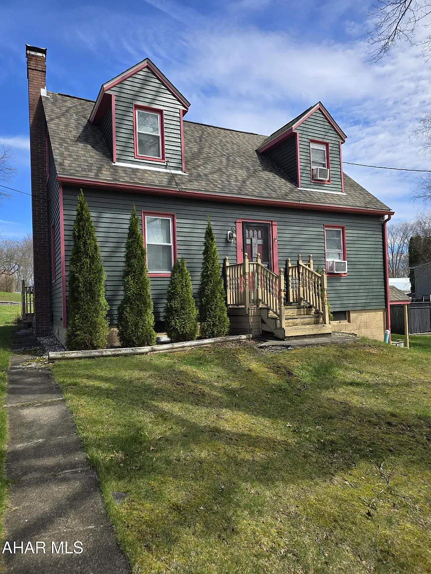 216 Arch St photo 1