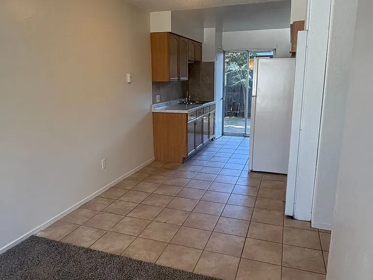 2011 Parker Pl — Photo 2