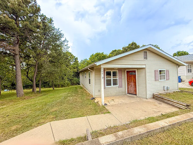 209 Wilkerson Ave — Photo 1
