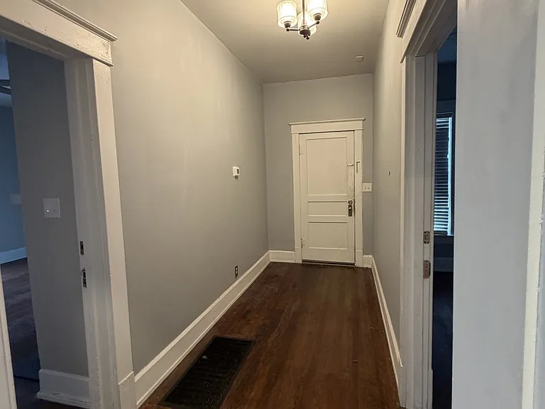 1018 N Maple St — Photo 4