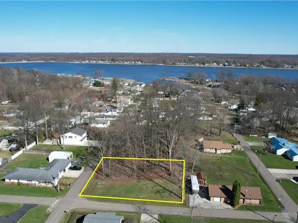 17595 Olive Ave, Lake Milton, OH 44429