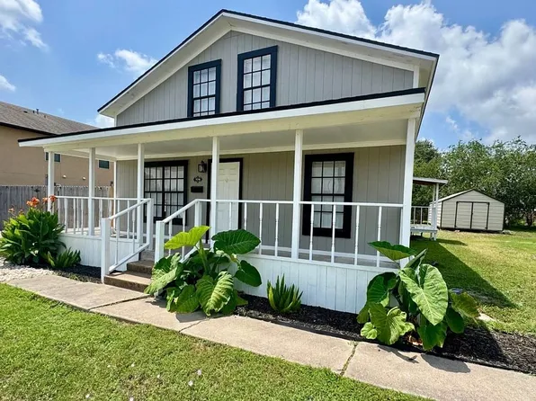 106 W Ave E, Robstown, TX 78380