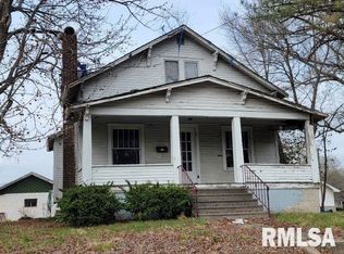 805 E Main St, Benton, IL 62812