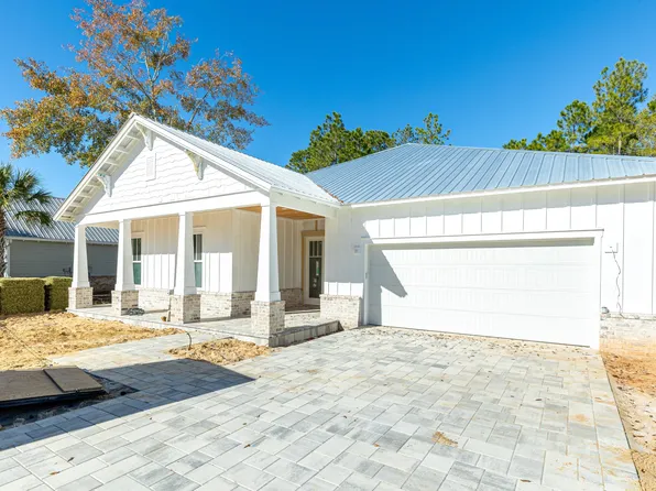 61 E Grizzly St, Freeport, FL 32439