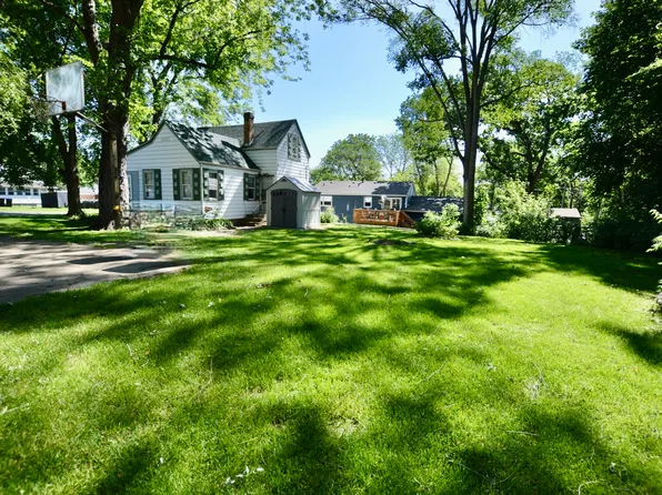 7505 Cambridge Rd, Wonder Lake, IL 60097
