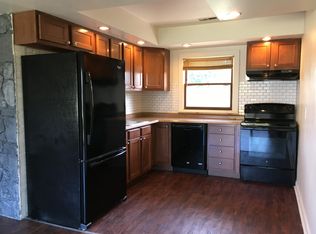 29 Huckleberry Ln, Levittown, PA