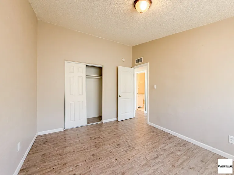 2123 W Devonshire Ave #15 — Photo 12