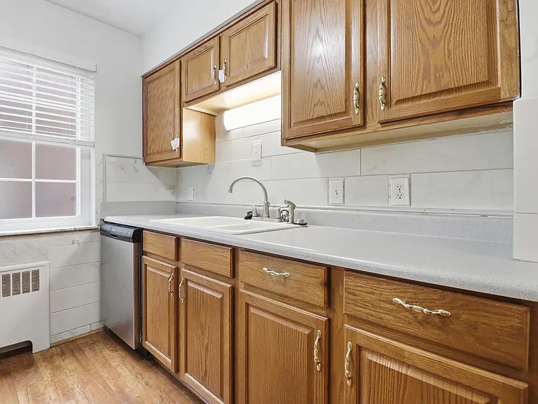 6237 Benneville St #1 — Photo 34