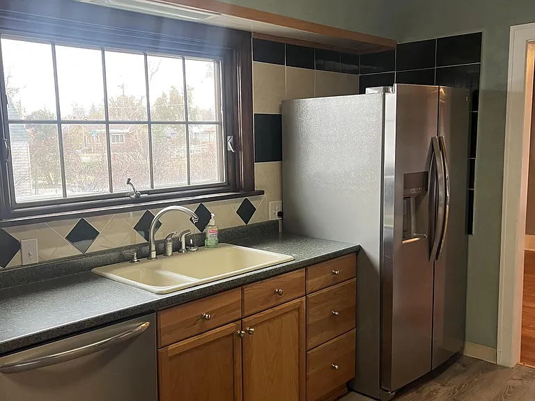 3715 Warren Ave — Photo 6