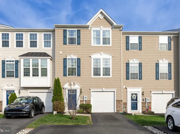 211 Tulip Ln, Gilbertsville, PA 19525