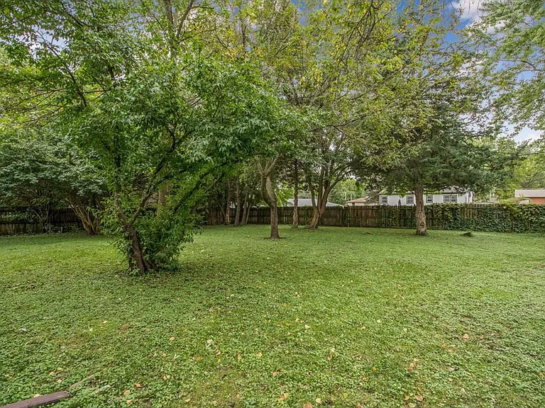 211 Palomino Pkwy — Photo 6