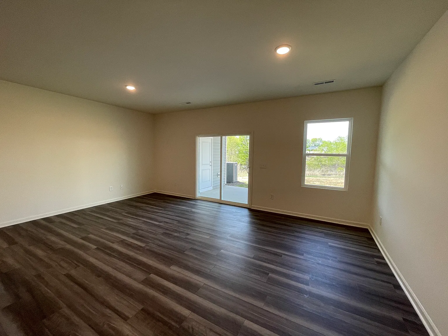 3 bed, 2.5 bath, 1515 sqft, $1,795 — Photo 3