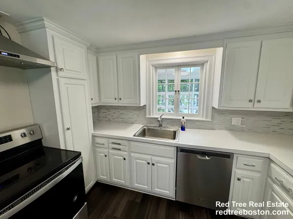 89 Stanley Rd #1A, Waban, MA 02468