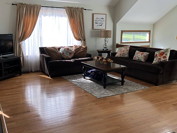 8 Mountain View Avenue