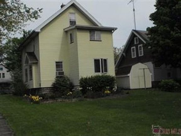 3rd image of 351 Laird Ave NE