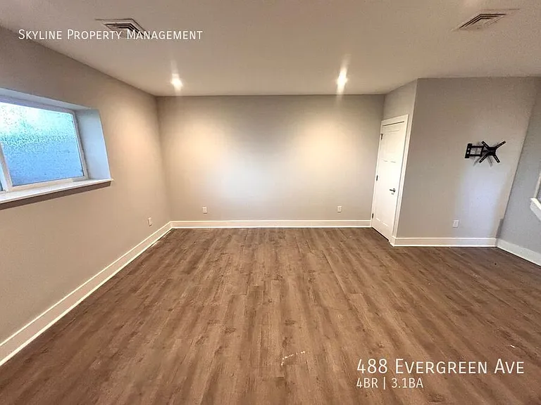 488 Evergreen Ave — Photo 15