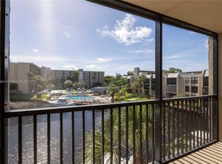 10 Royal Palm Way PENTHOUSE 302, Boca Raton, FL 33432