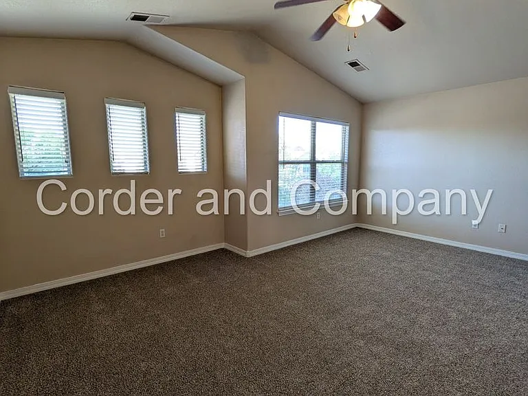 8827 Hampton Ave NE — Photo 27