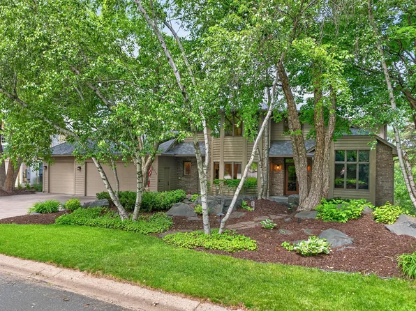 815 Promontory Pl, Eagan, MN 55123