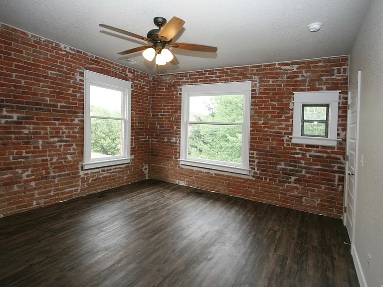 1559 Vine St — Photo 4