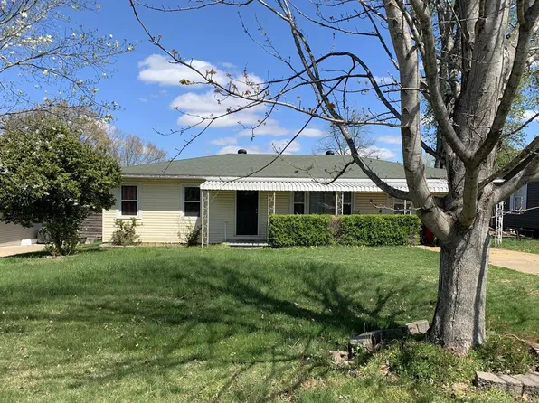 916 W Grant St, Dexter, MO 63841