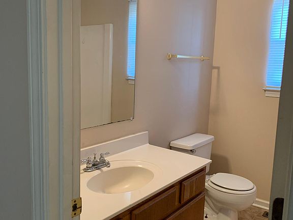 3rd image of 106 Jefferson St APT B