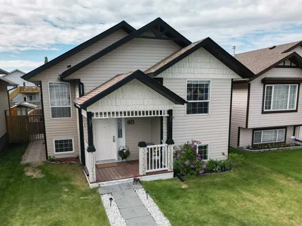 136 N Lanterman Close, Red Deer, AB T4R 3N8