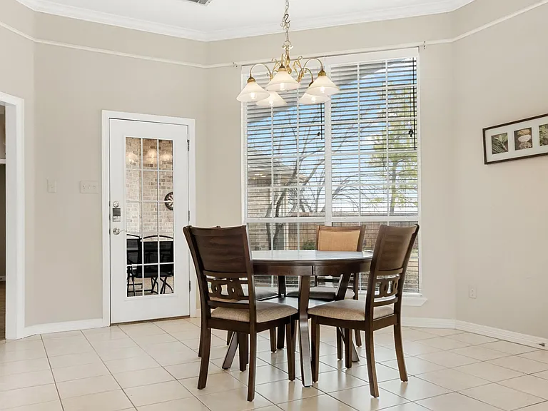 118 W Greenbriar Ln — Photo 14