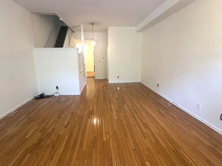 932 Westminster St NW — Photo 2