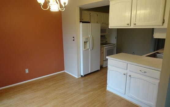 3rd image of 38105 Jefferson Ave