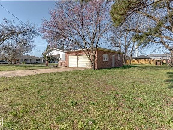 3rd image of 106 W Texie Ave