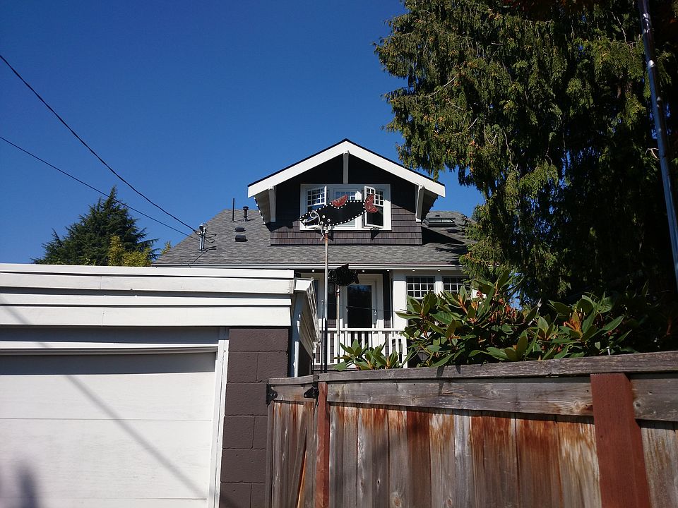 2nd image of 1901 NE Naomi Pl