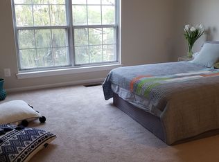 4501 Sahalee Ct APT B, Alexandria, VA 22312
