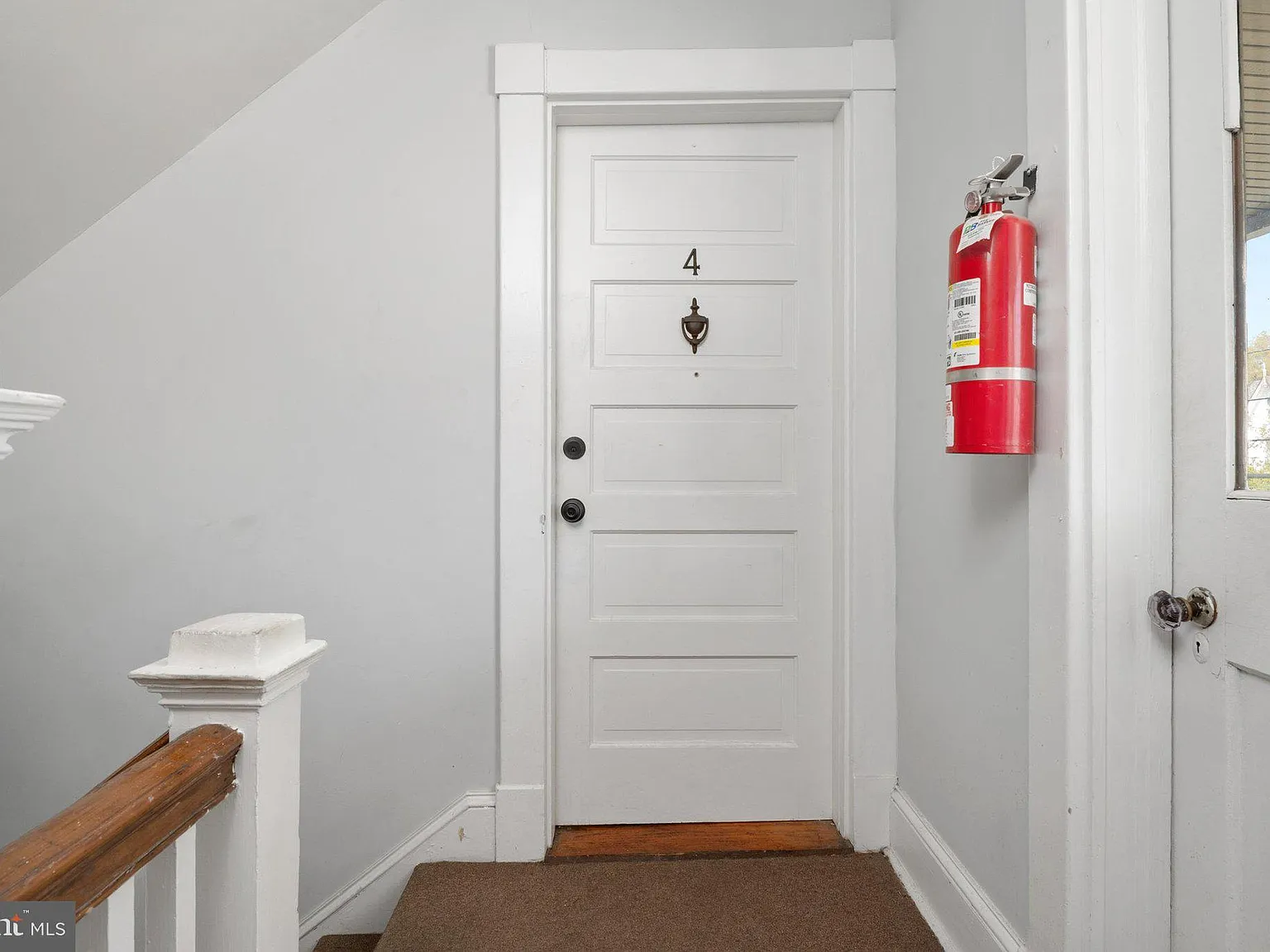 2 bed, 900 sqft, $1,820 — Photo 2