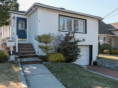 3918 223rd St, Bayside, NY, 11361