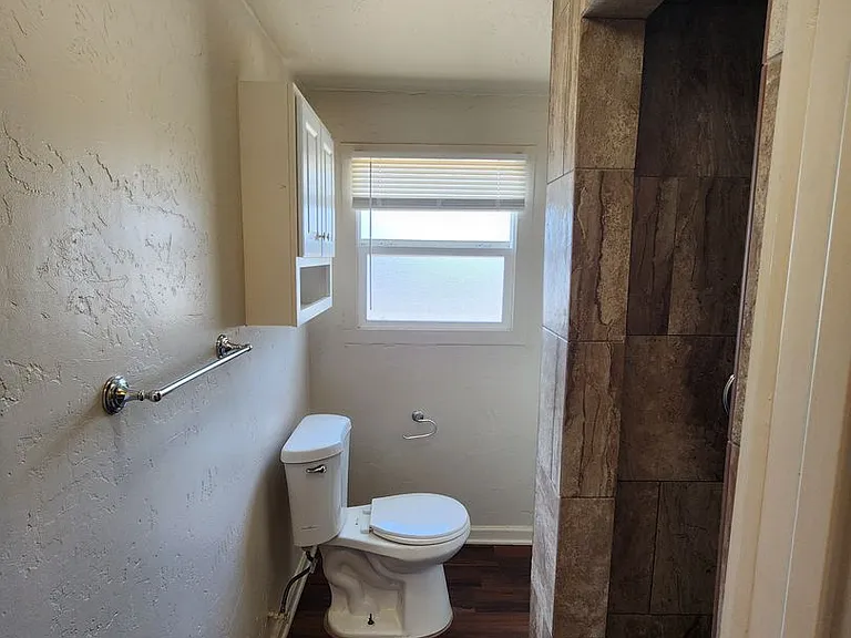 1037 Brownlee Ave — Photo 15