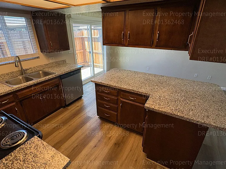 709 Deseret Way — Photo 17