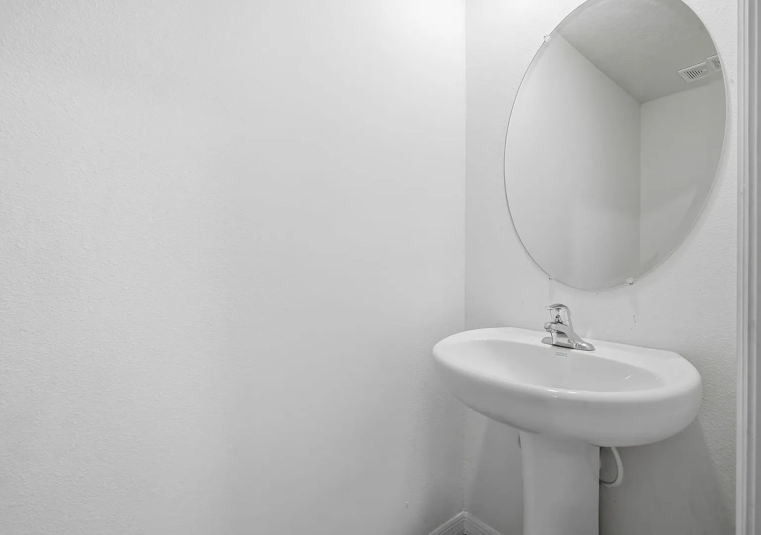 Spacious 4-Bedroom Home with Open Floor Plan, 2-Car Garage & Community Pool — Photo 4